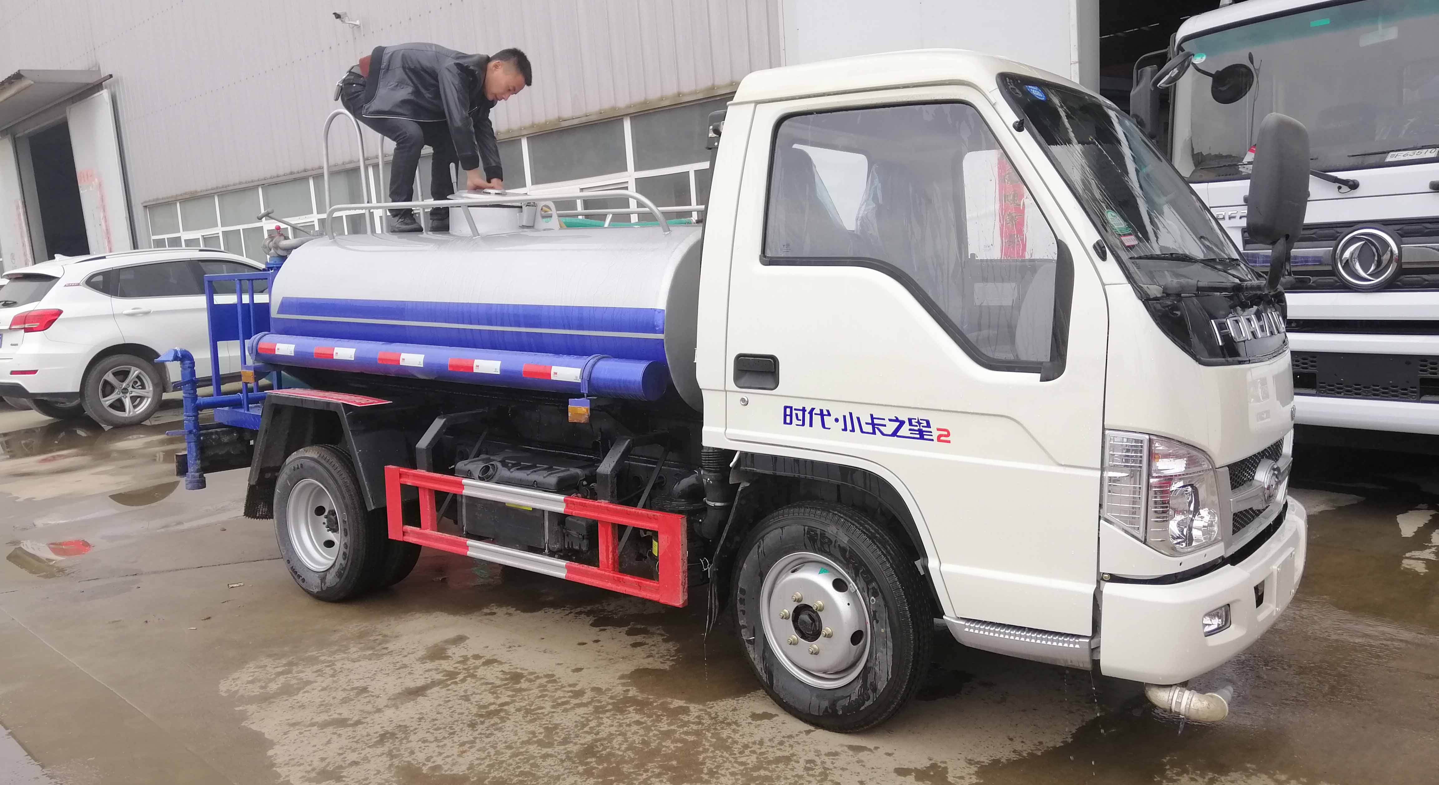 福田3噸灑水車