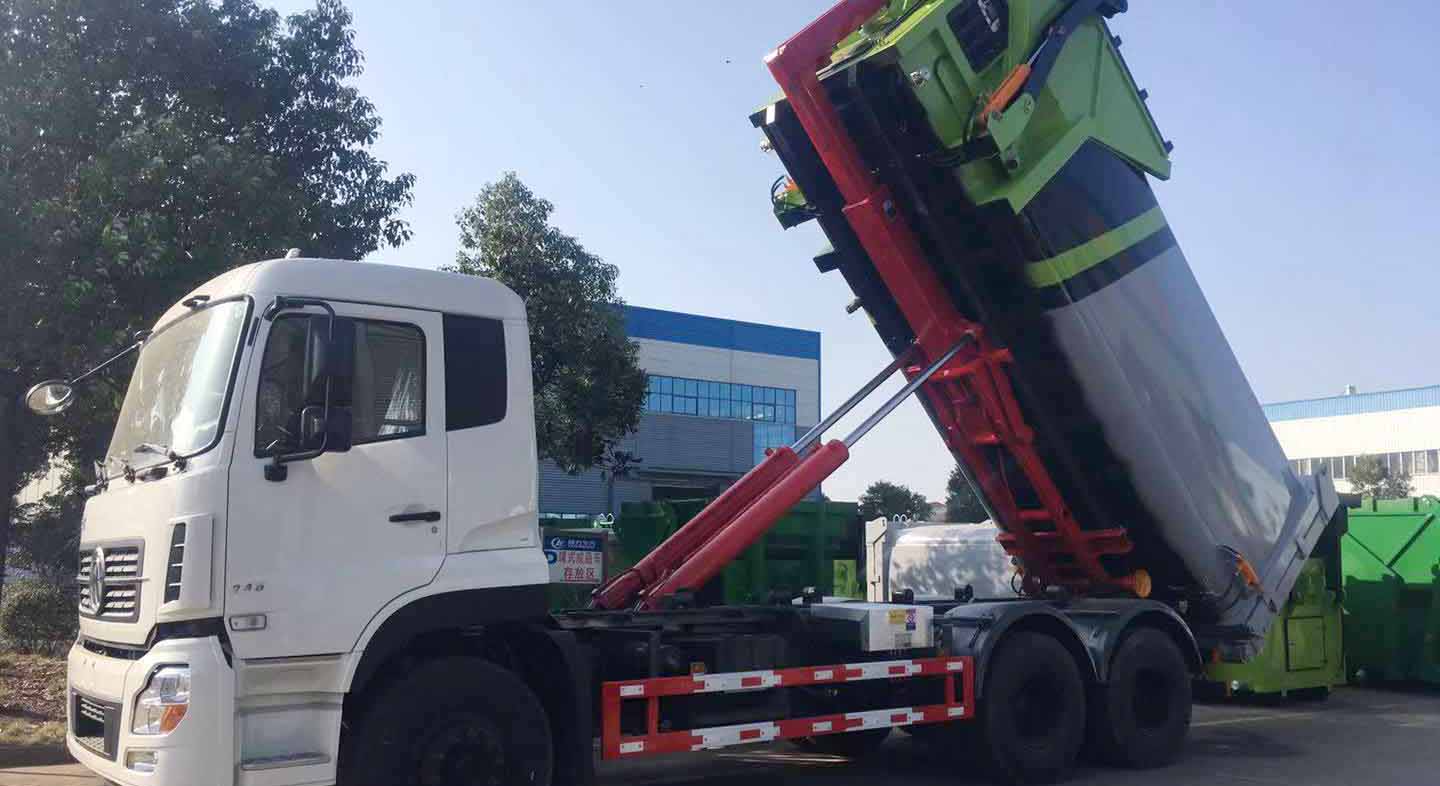 東風天龍后雙橋勾臂垃圾車