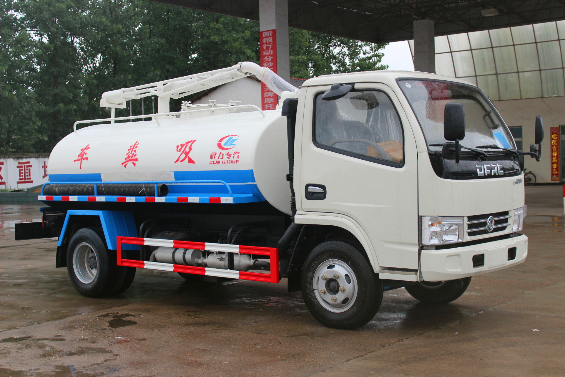 5方吸糞車