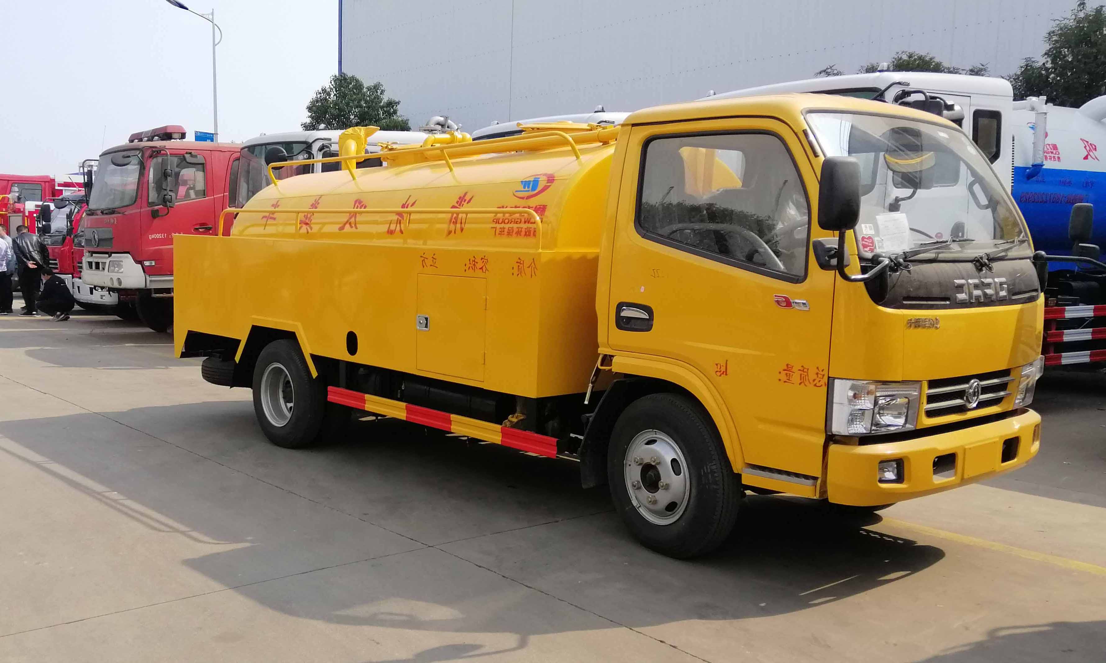 小多利卡清洗吸糞車