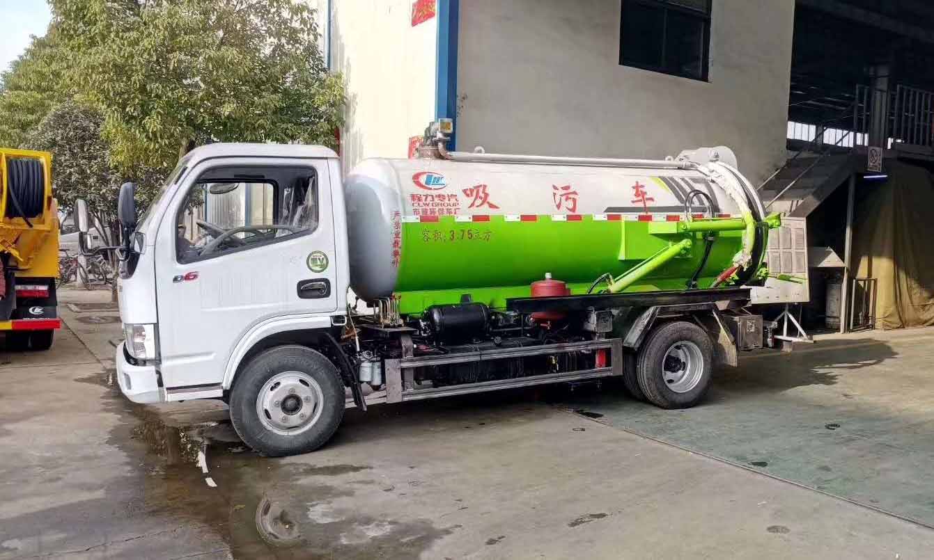 小多利卡4方吸污車