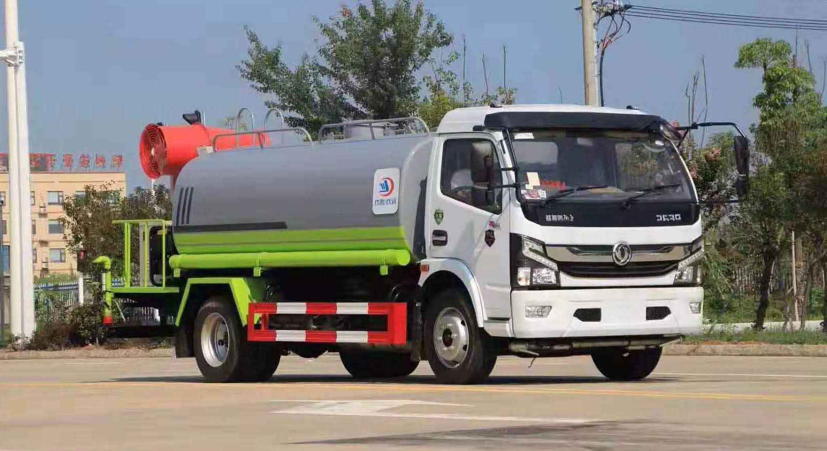 國六8方噴霧灑水車