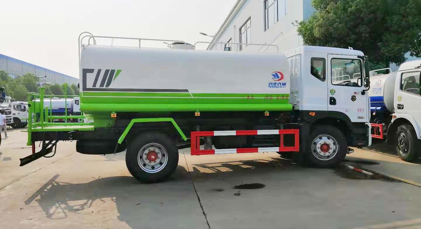 國六東風D9（12方）灑水車程力威牌
