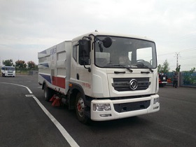 東風D9掃路車