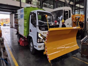 2.5米除雪鏟加裝在多利卡掃路車