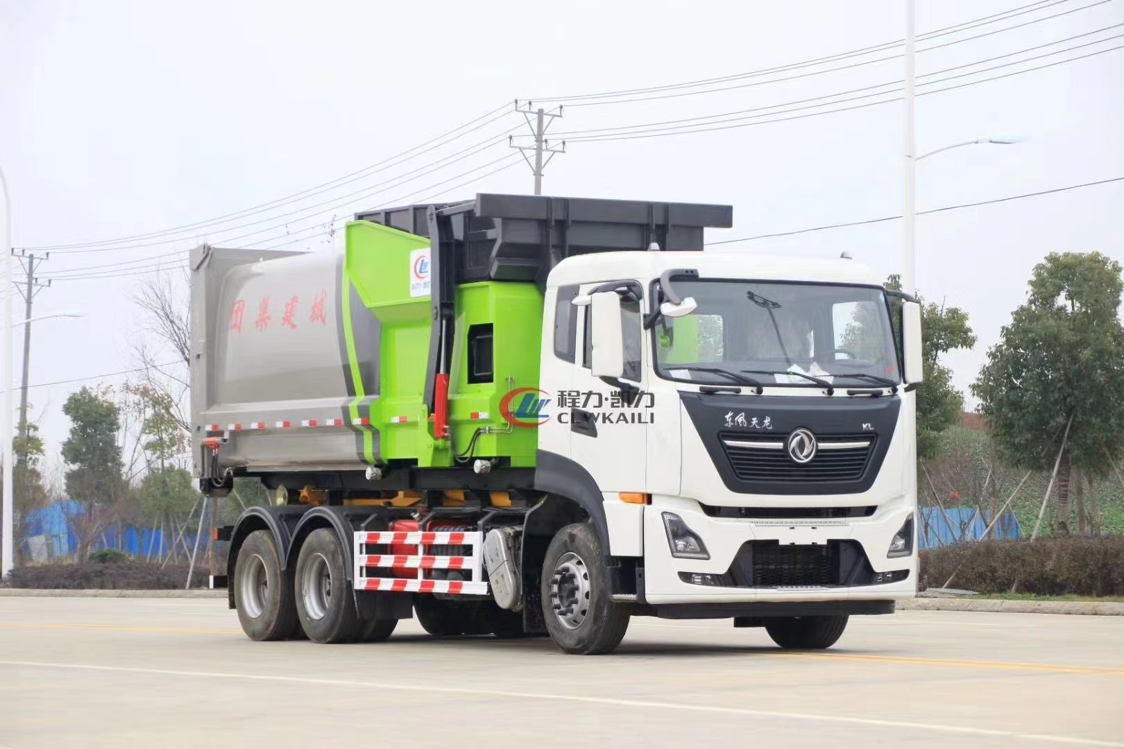 16方東風天龍后雙橋勾臂垃圾車