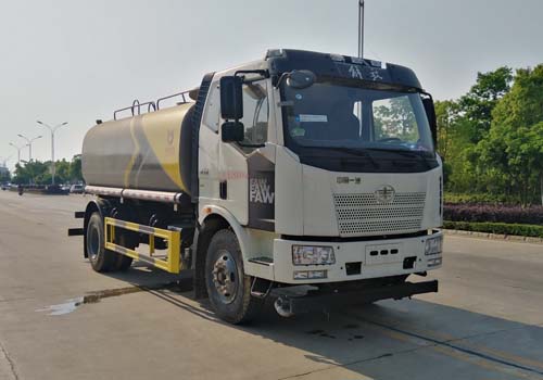 13.5方解放灑水車