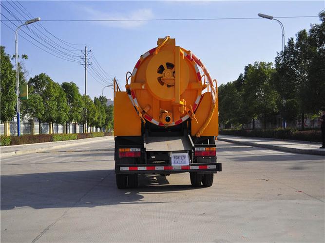 大運清洗吸污車圖片