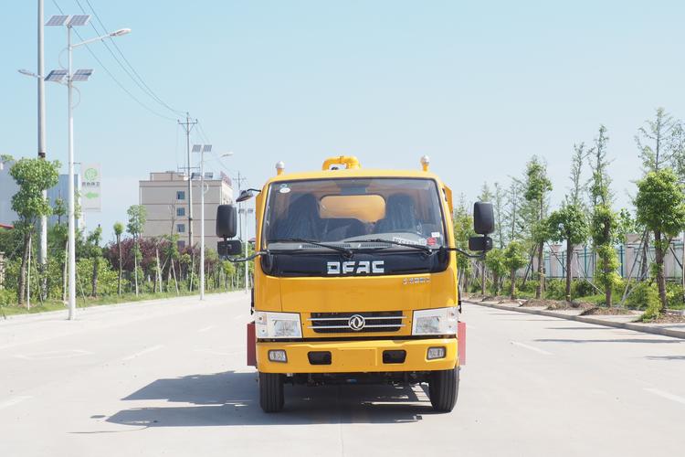 東風(fēng)小多利卡5方清洗吸污車圖片5