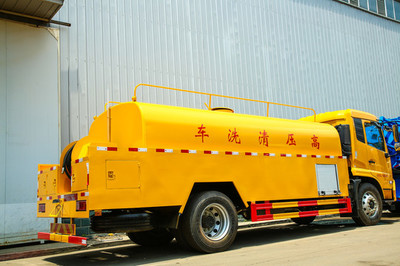 吸污車