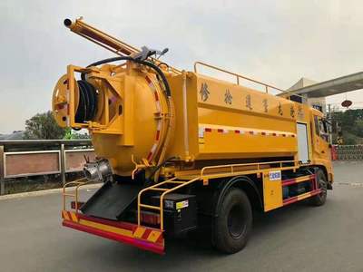 東風天錦市政高壓清洗吸污車聯(lián)合疏通廠家現(xiàn)車