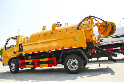 吸污車