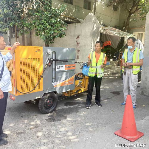 西安某物業公司引進多功能高壓沖洗車,用于小區道路快速沖洗和保潔