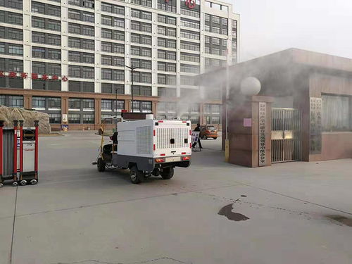 高壓沖洗車進行對各大社區 工廠等公共場所進行消毒防疫